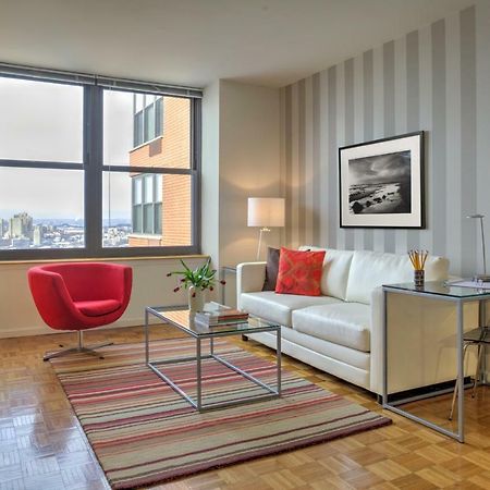 Апартаменти Furnished Quarters At Grove Pointe Джерсі-Сіті Екстер'єр фото