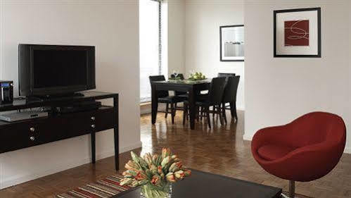 Апартаменти Furnished Quarters At Grove Pointe Джерсі-Сіті Екстер'єр фото