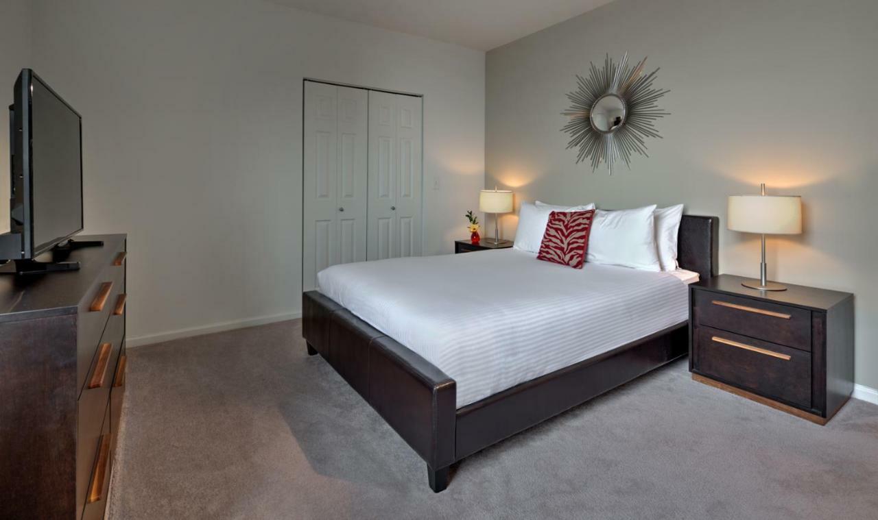 Апартаменти Furnished Quarters At Grove Pointe Джерсі-Сіті Екстер'єр фото