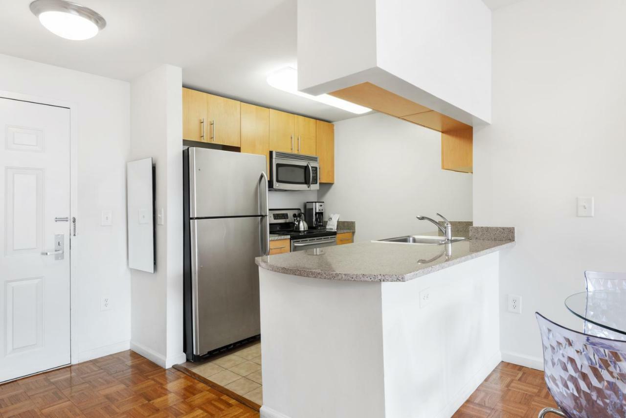 Апартаменти Furnished Quarters At Grove Pointe Джерсі-Сіті Екстер'єр фото
