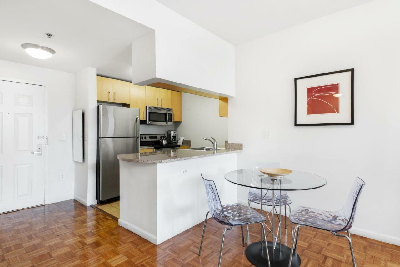 Апартаменти Furnished Quarters At Grove Pointe Джерсі-Сіті Екстер'єр фото